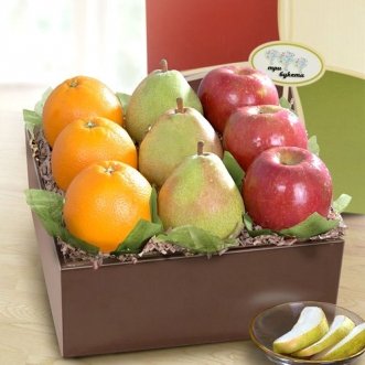 Коробочка с яблоками, грушами и апельсинами
