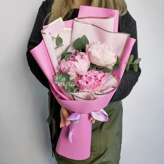 Букет из 3 розовых пионов Букет из 3 розовых пионов