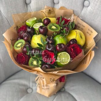 Букет из яблок, лаймов и черешни