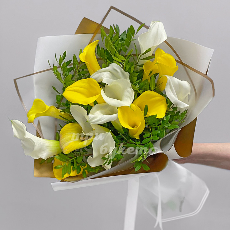 Букет желтых и белых калл